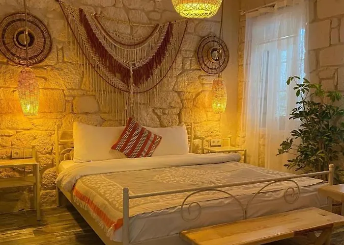 Hera Alacati מלון *