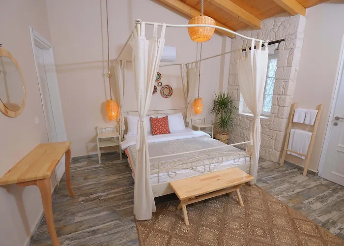 Hera Alacati מלון